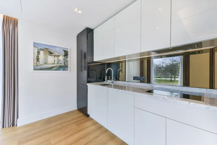 Flat Belvedere Road in Greater London