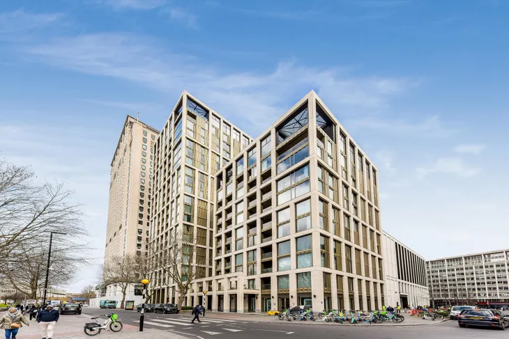 Flat Belvedere Road in Greater London