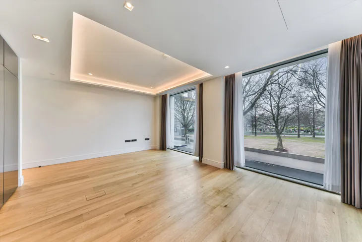 Flat Belvedere Road in Greater London