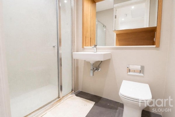 Flat Bath Road in Slough
