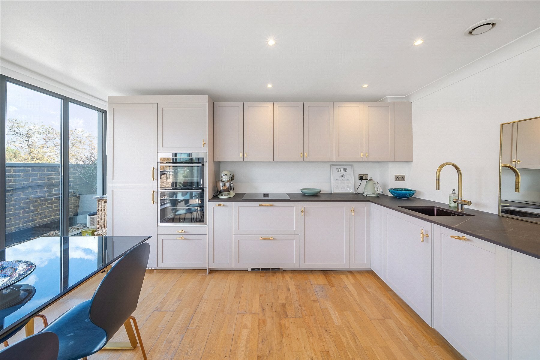 Flat Croxted Road in Greater London