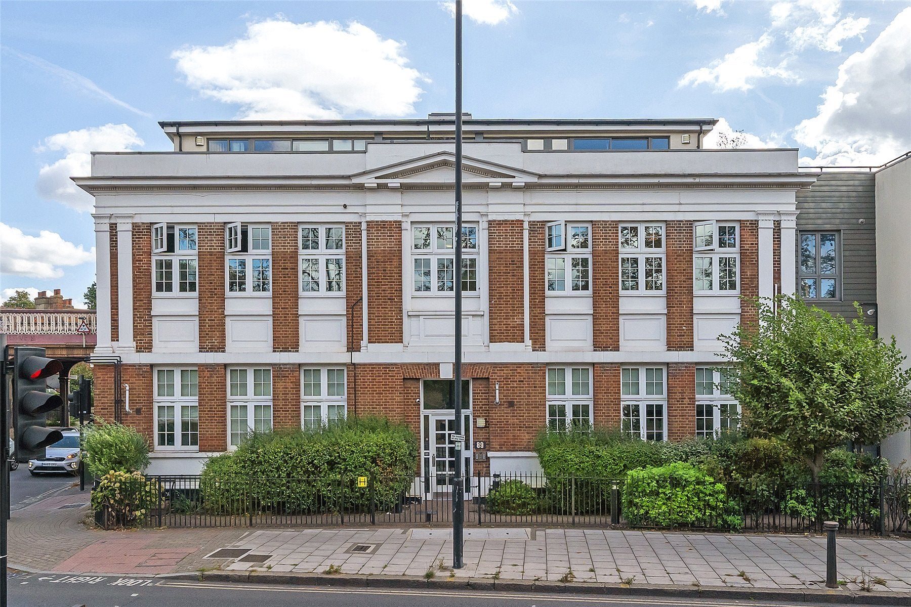 Flat Croxted Road in Greater London