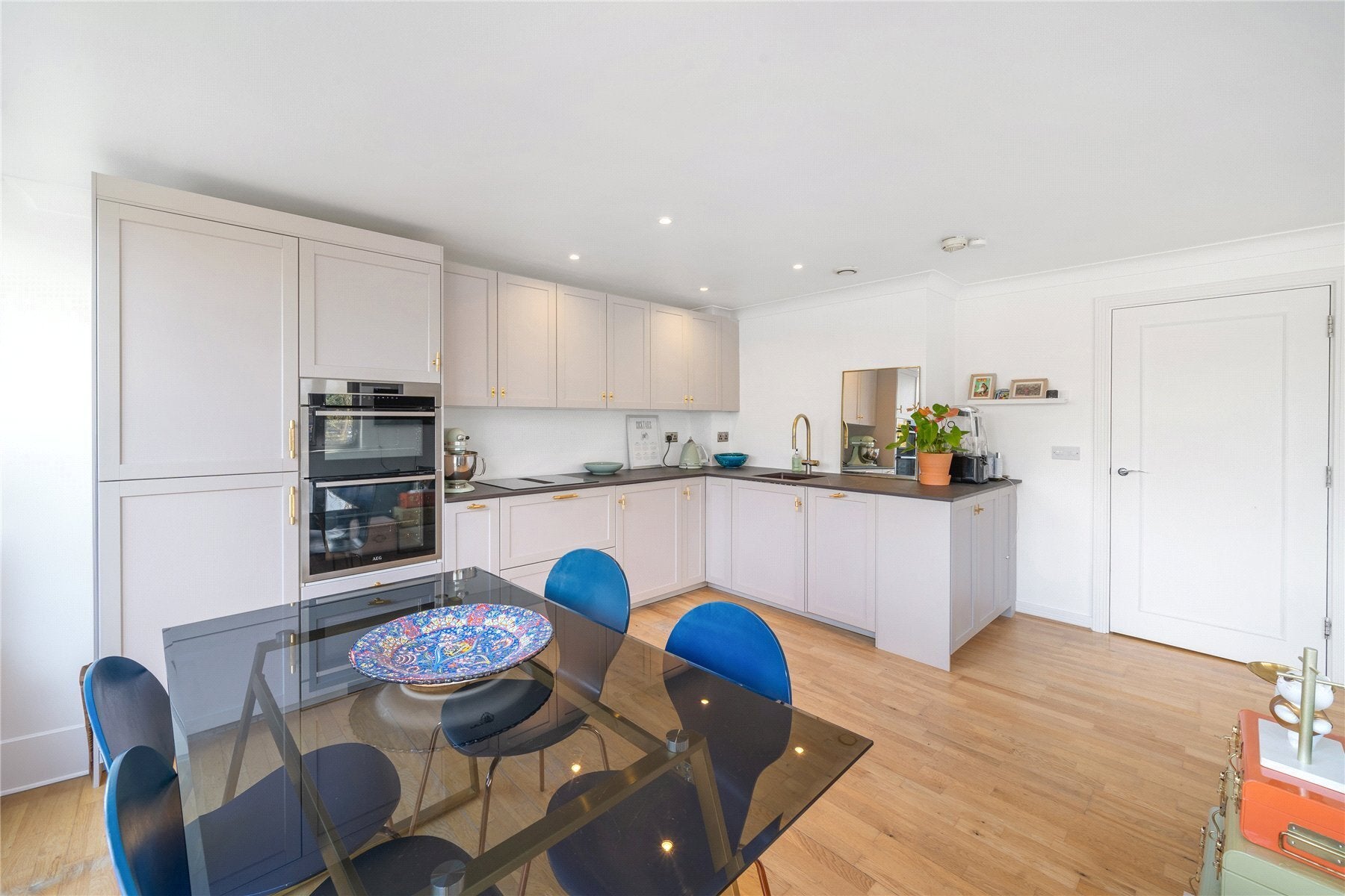 Flat Croxted Road in Greater London
