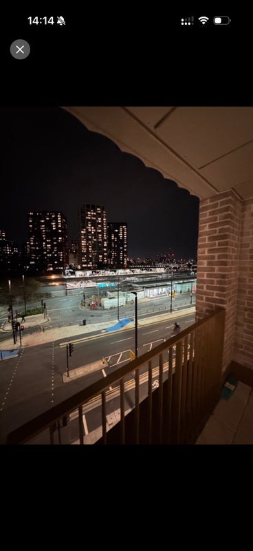 Flat Silvertown Way in Greater London