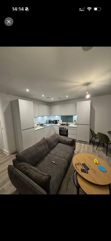 Flat Silvertown Way in Greater London