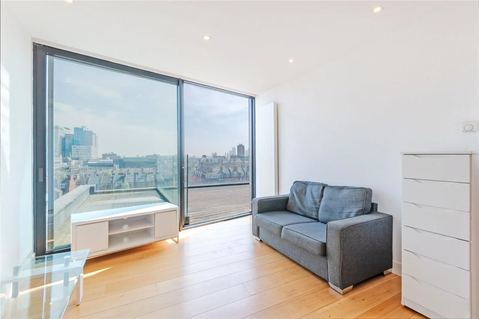 Flat Plumbers Row in Greater London