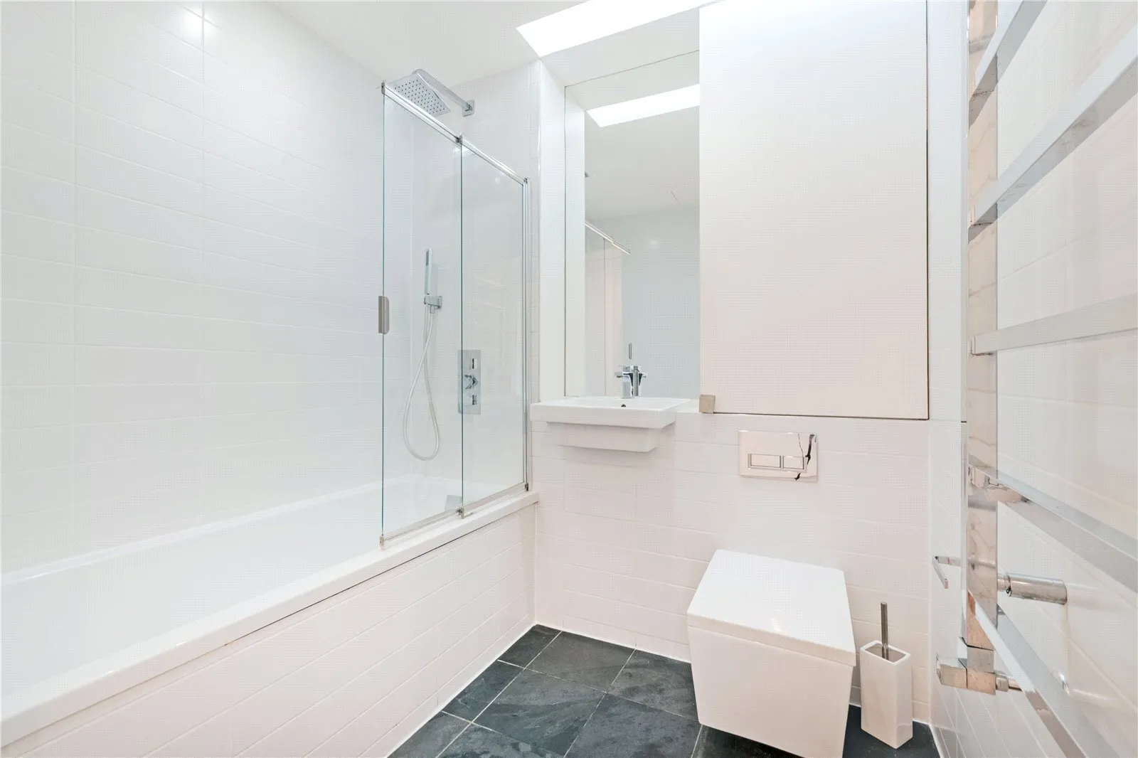 Flat Plumbers Row in Greater London