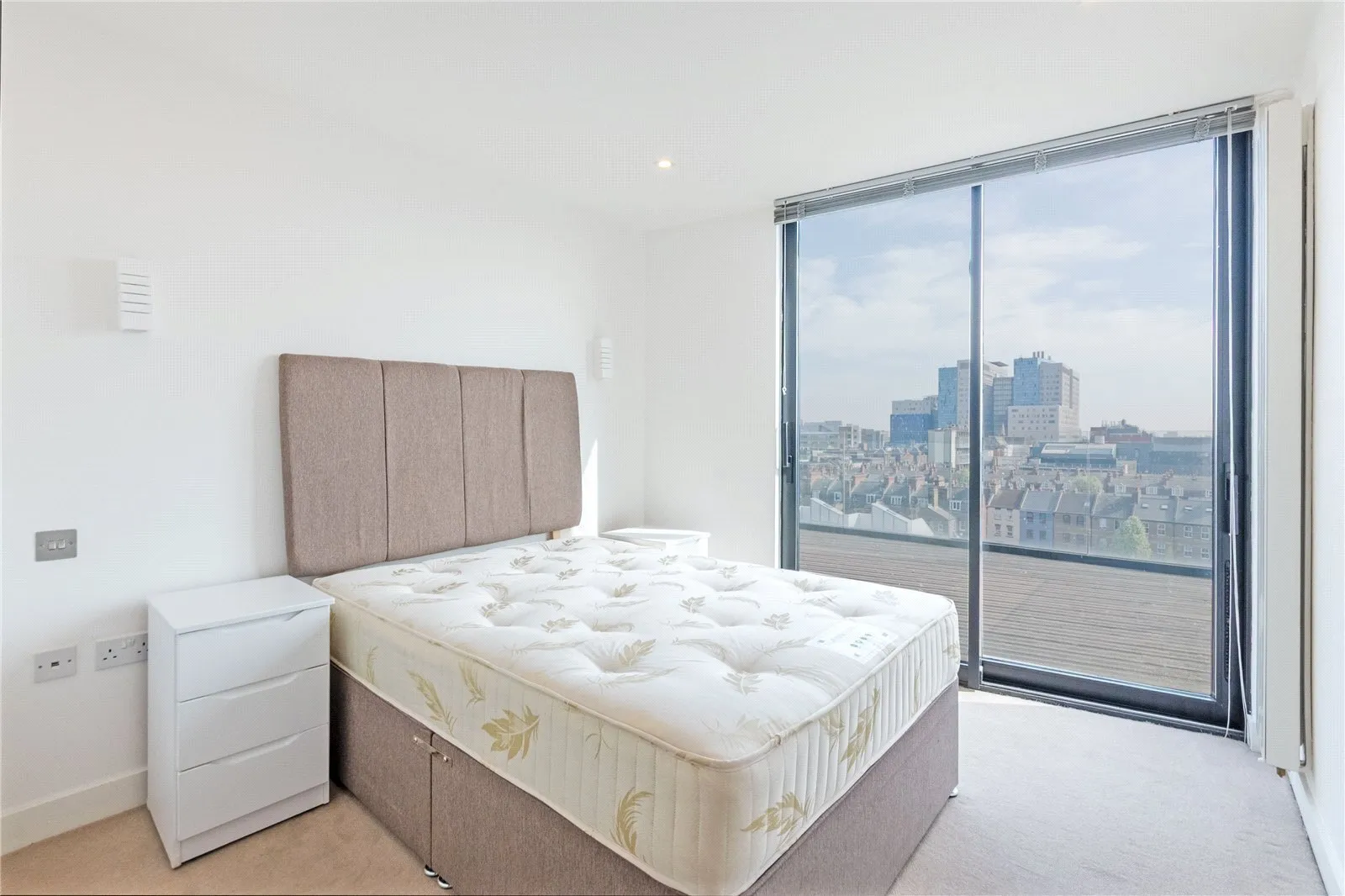 Flat Plumbers Row in Greater London