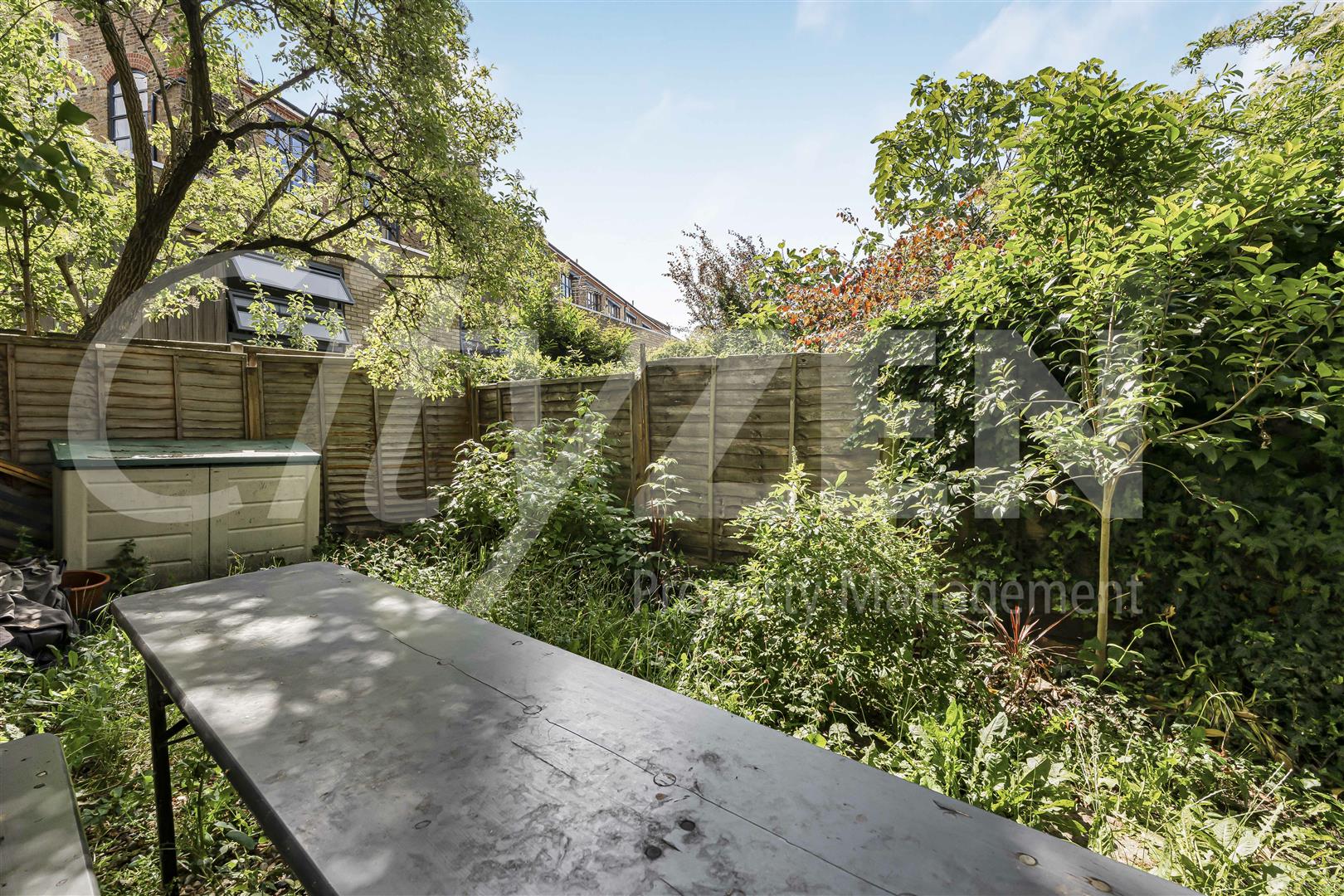 Flat Shacklewell Lane in Greater London