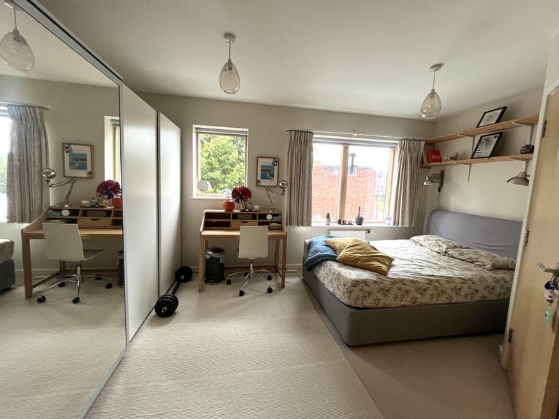 Room Caversham Road in Greater London
