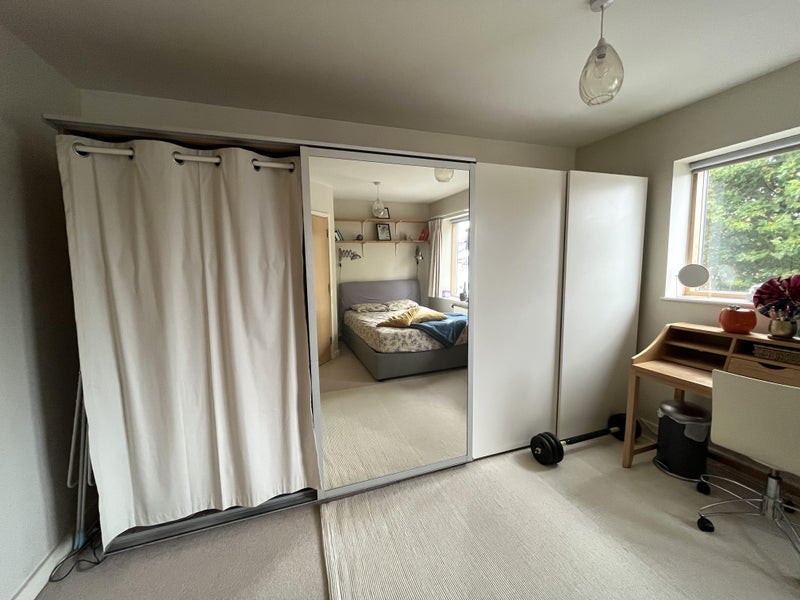 Room Caversham Road in Greater London