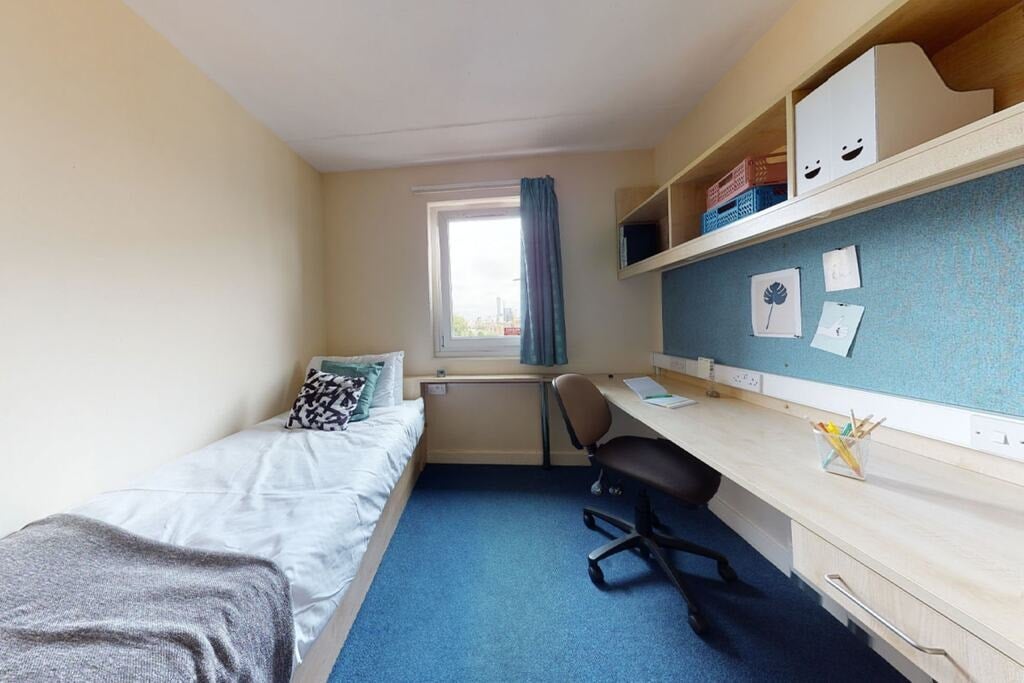 Room Creek Road in Greater London