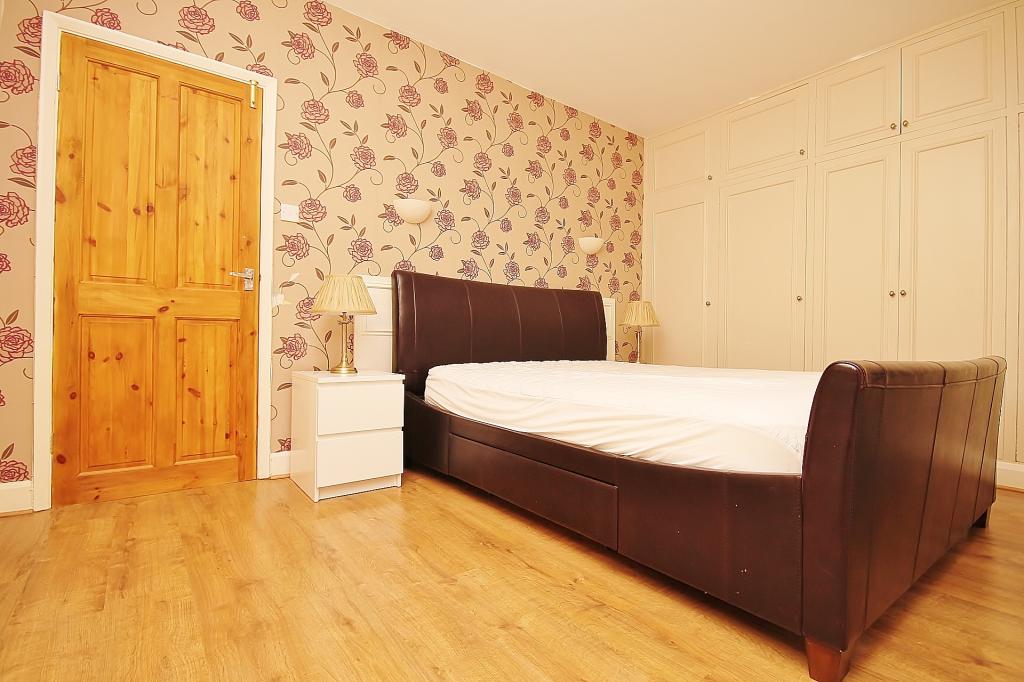 Flat Augusta Walk in Greater London