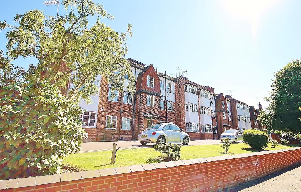 Flat Augusta Walk in Greater London