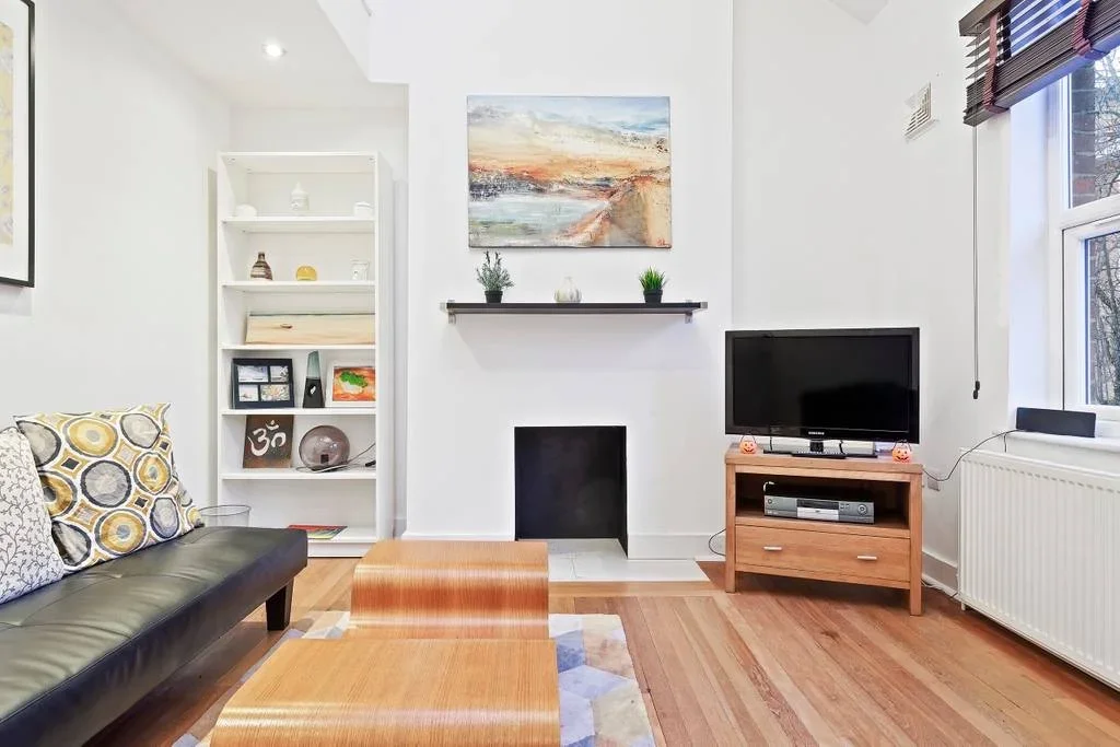 Flat Prothero Road in Greater London