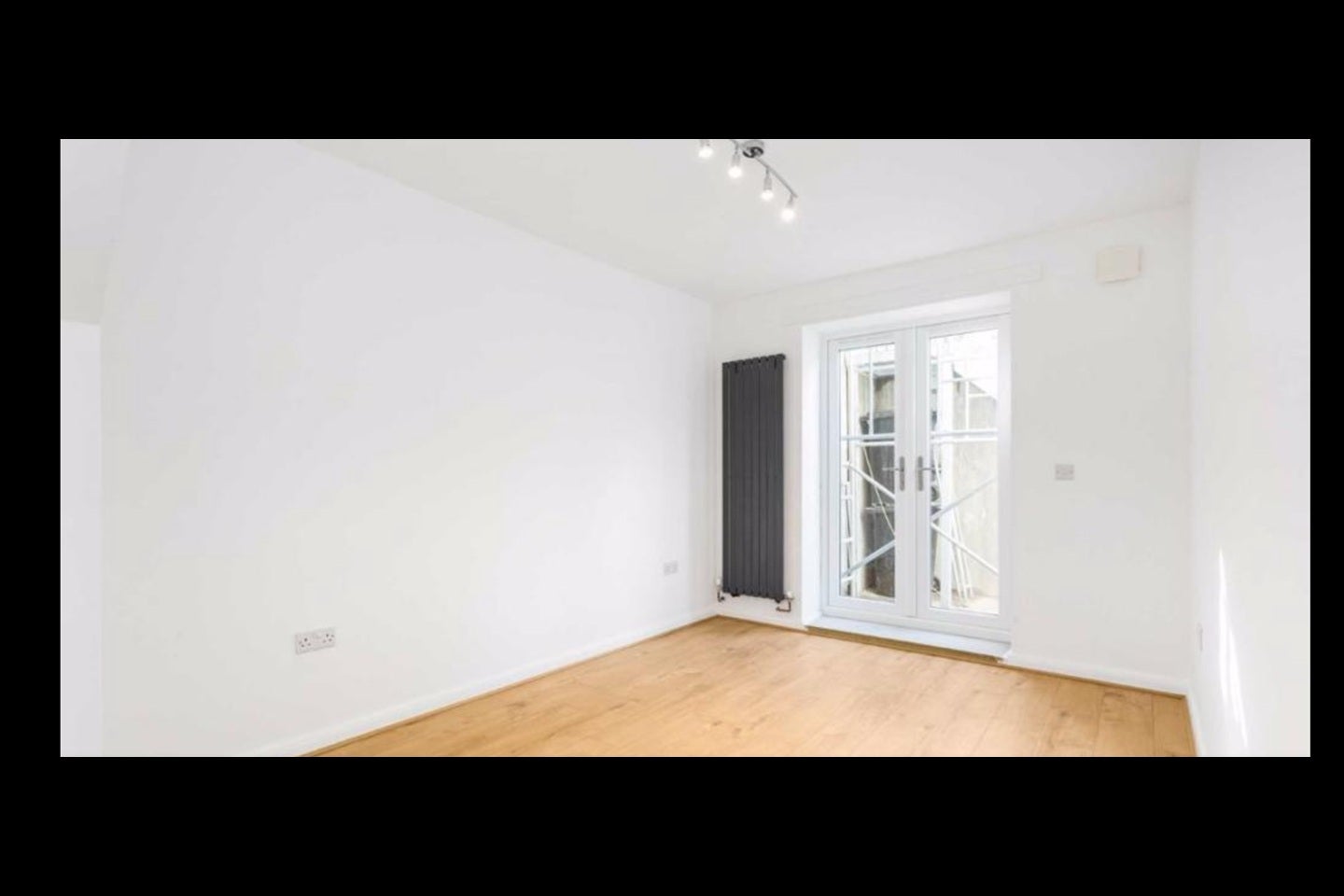 Flat Prothero Road in Greater London