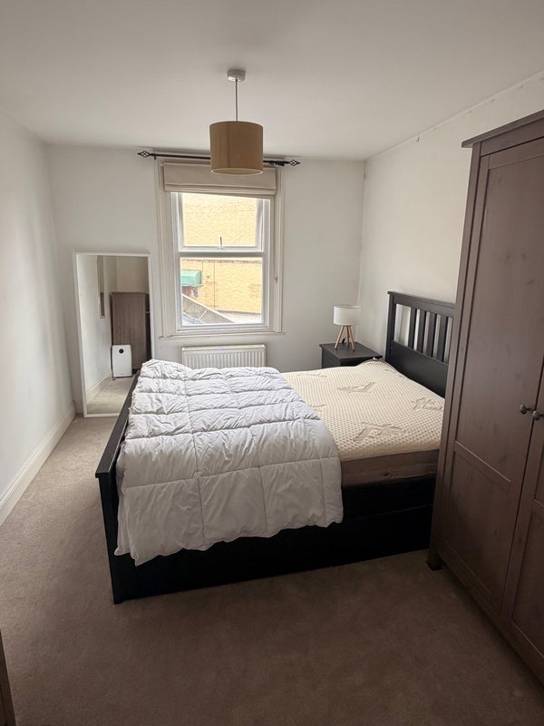 Room Sudlow Road in Greater London