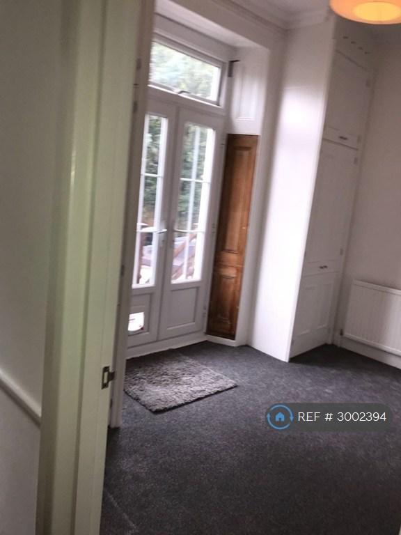 Flat Merton Road in Greater London