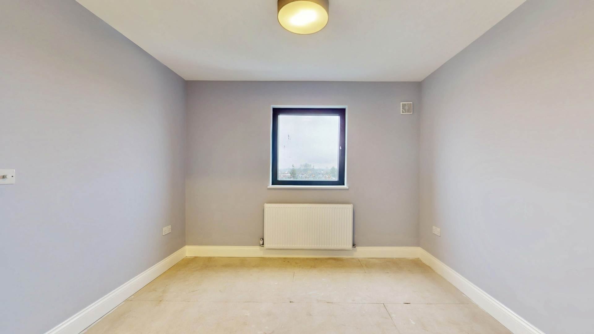 Flat Hanworth Road in Greater London