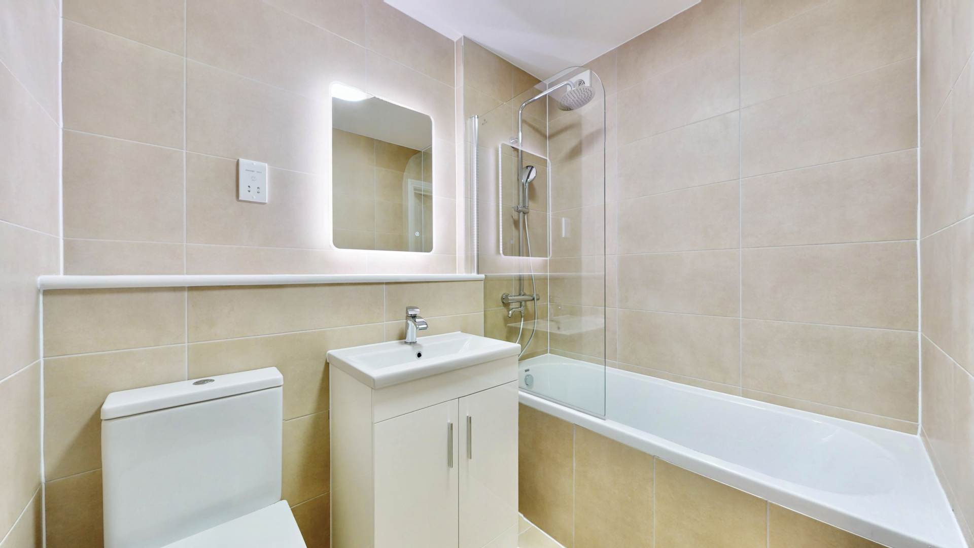 Flat Hanworth Road in Greater London