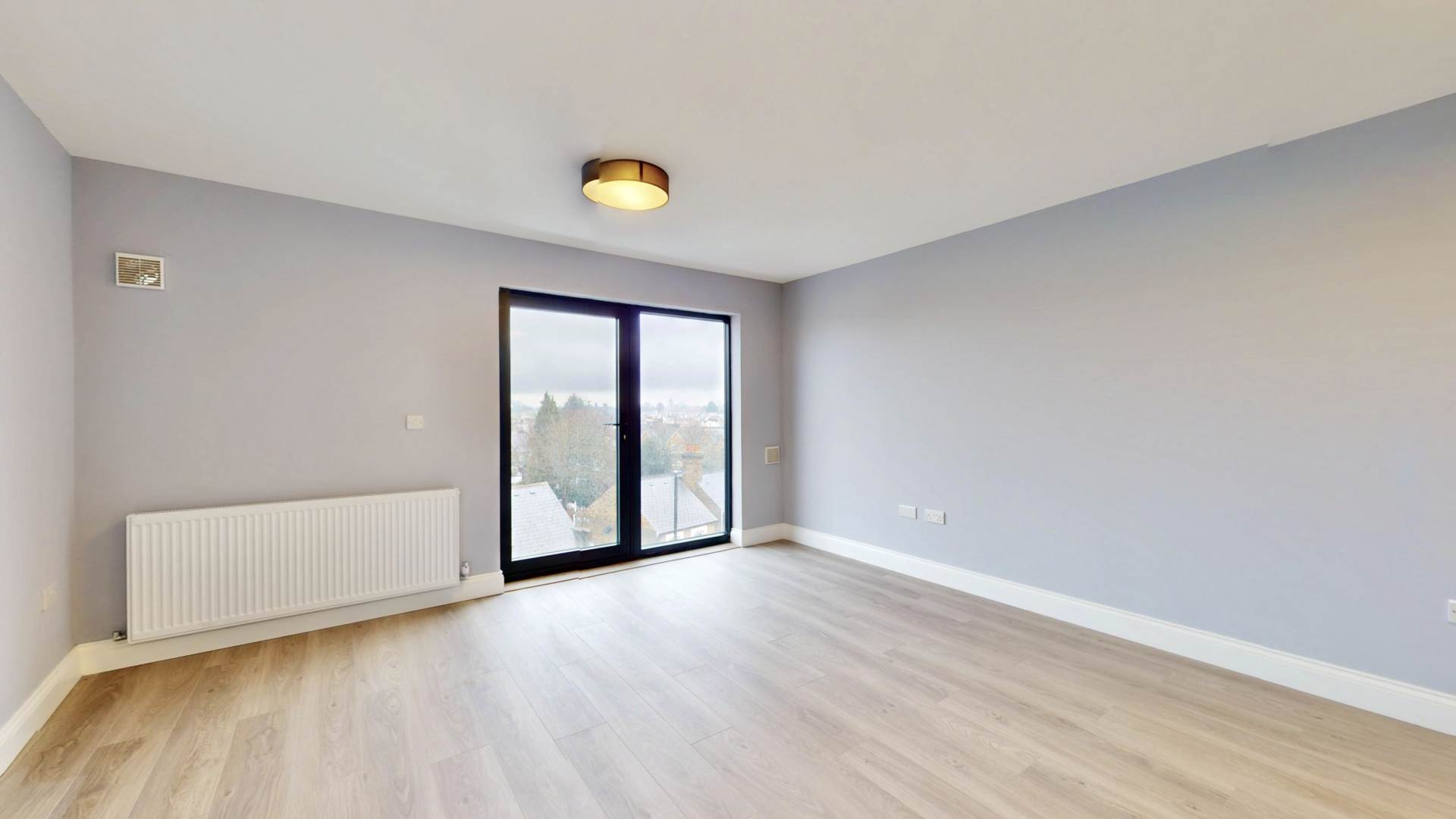 Flat Hanworth Road in Greater London