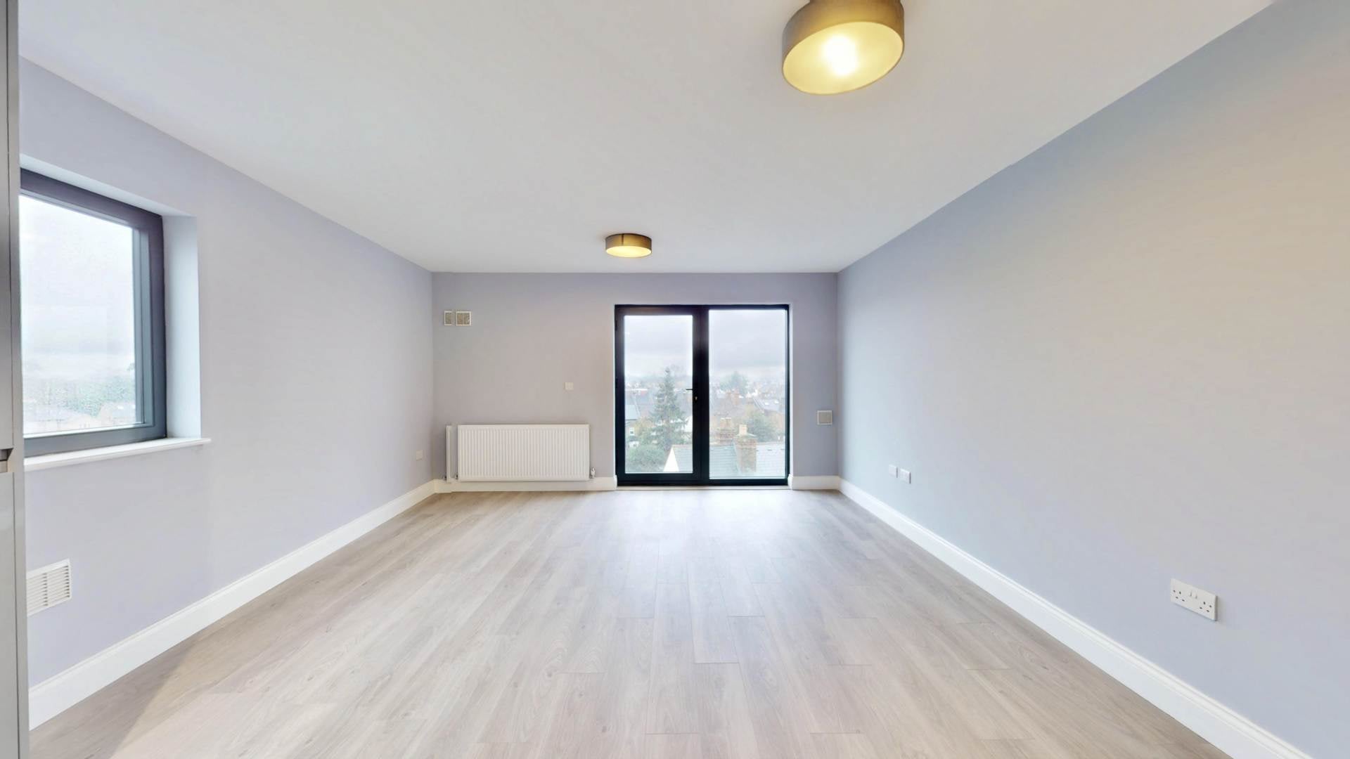 Flat Hanworth Road in Greater London