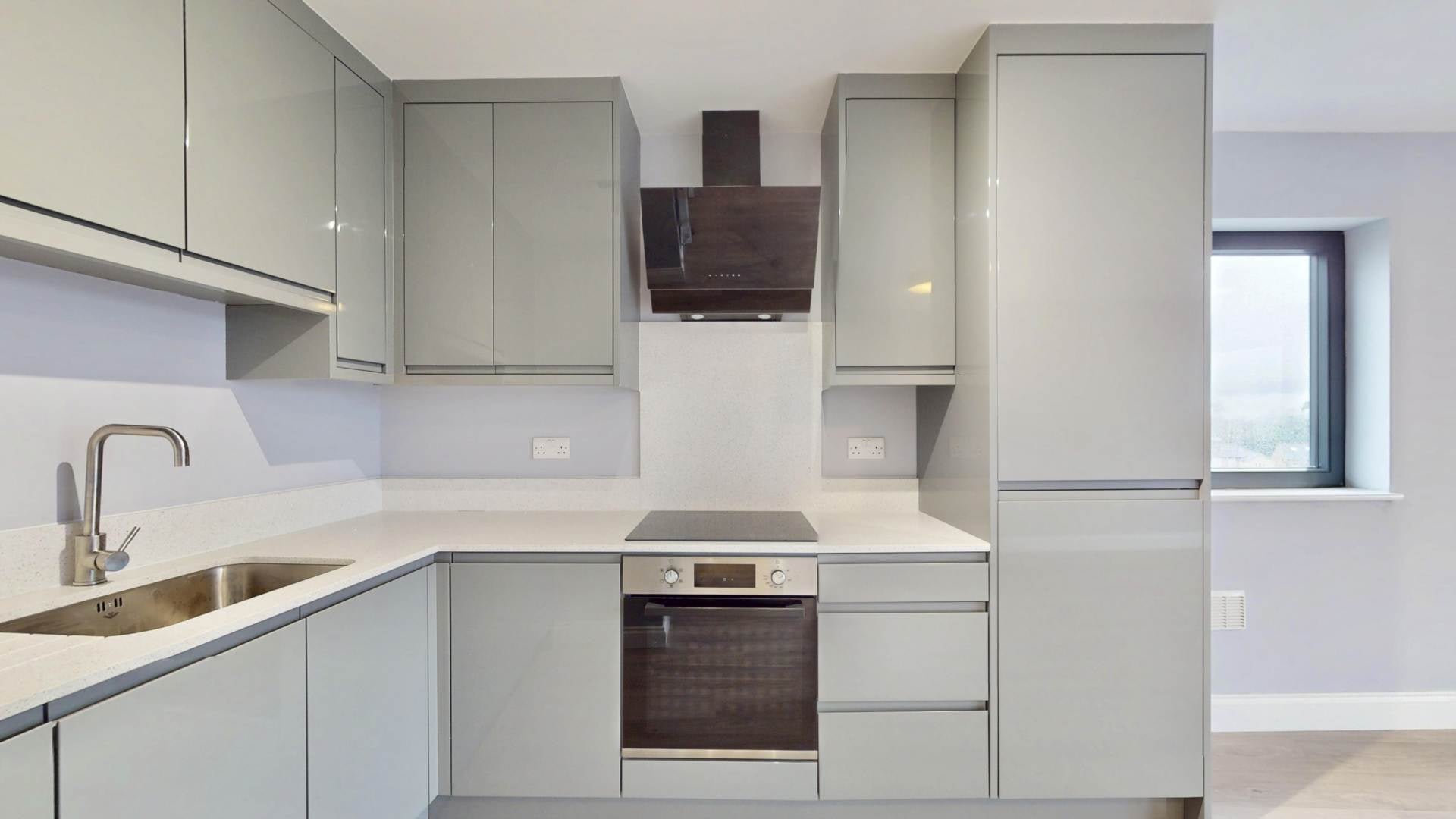 Flat Hanworth Road in Greater London