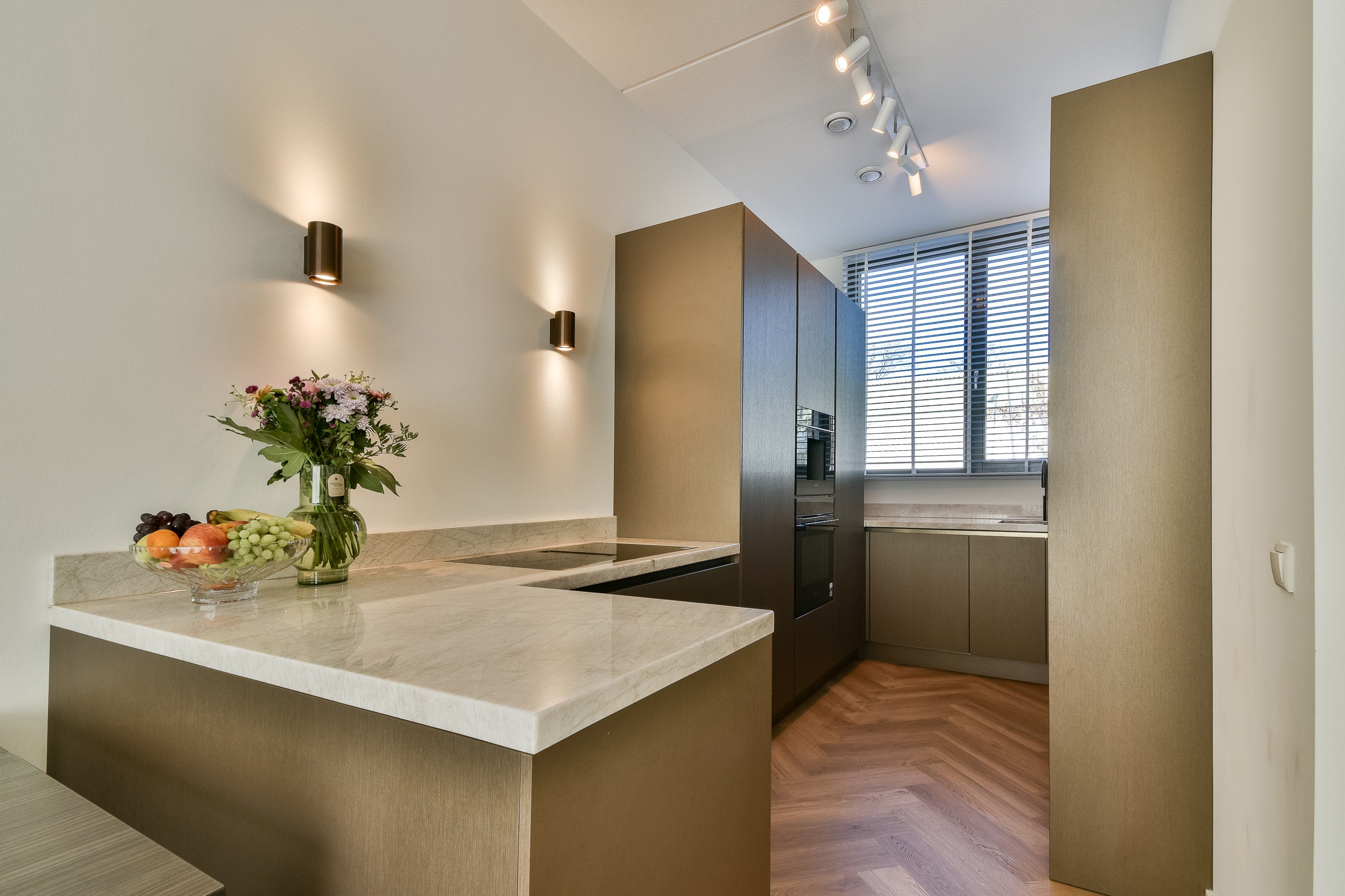 Tussenwoning te koop: Vetteoordskade 11, Vlaardingen