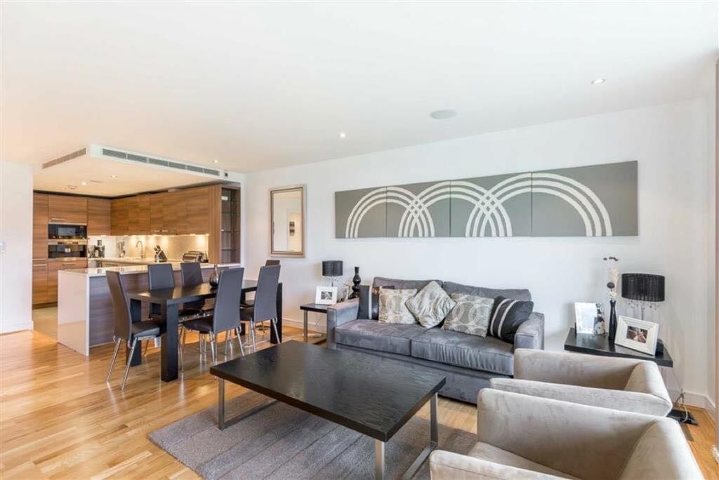 Flat Imperial Crescent in Greater London