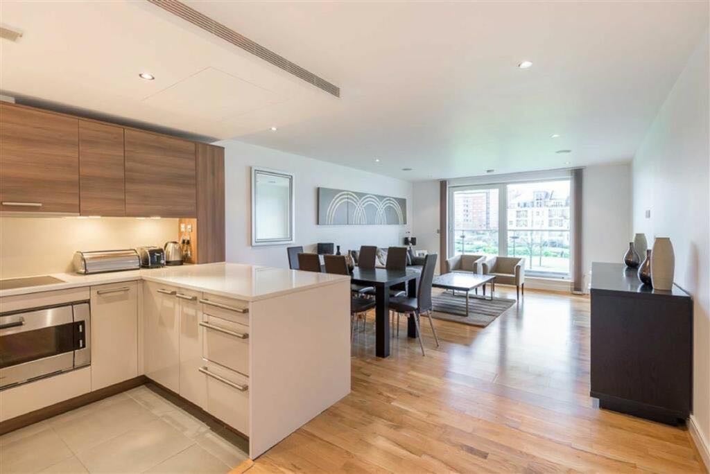 Flat Imperial Crescent in Greater London
