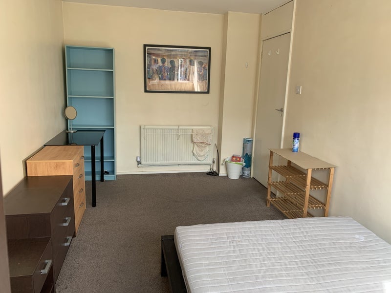 Room Glengall Grove in Greater London