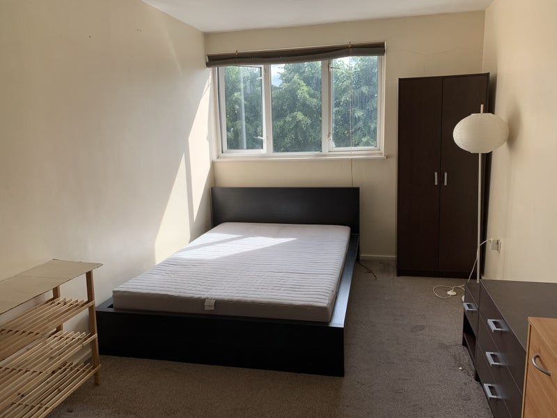 Room Glengall Grove in Greater London