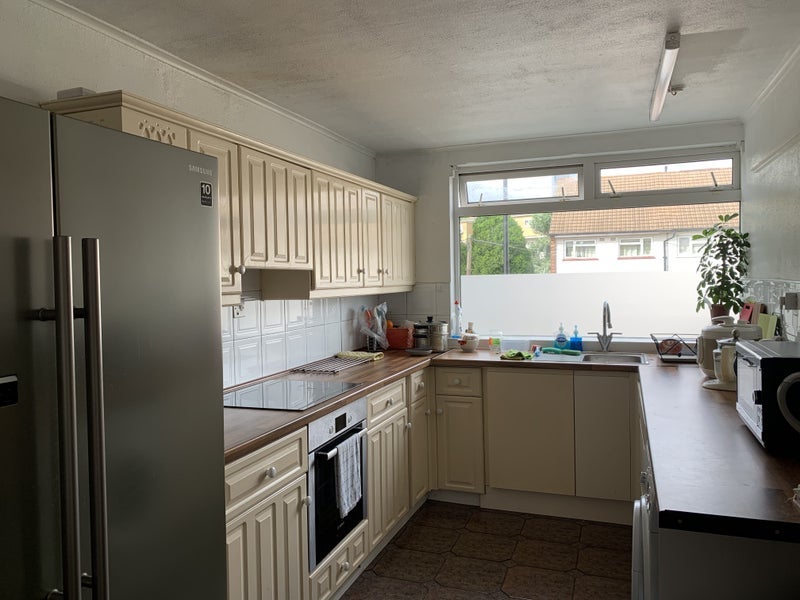 Room Glengall Grove in Greater London