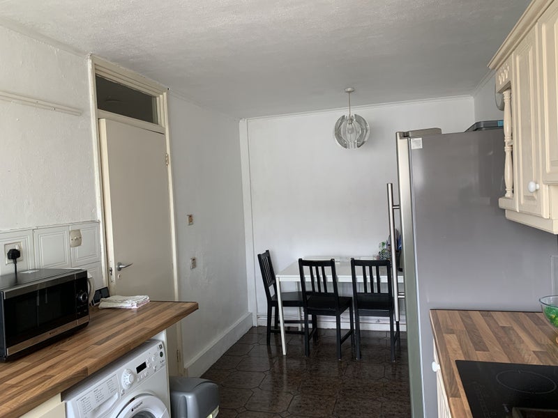 Room Glengall Grove in Greater London