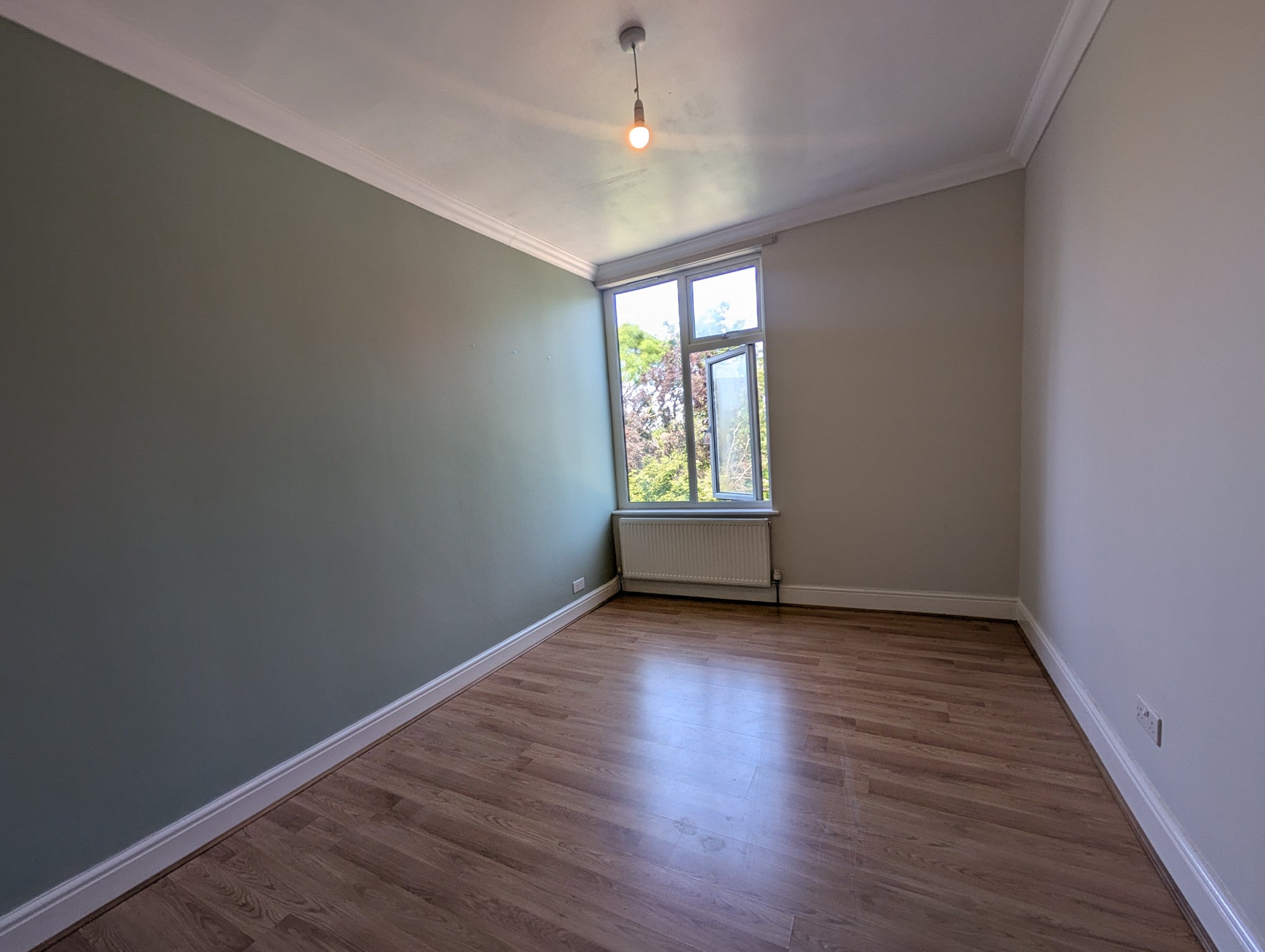 Flat Willesden Lane in Greater London