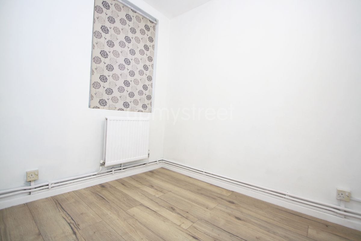 Flat Prince of Wales Road in Greater London
