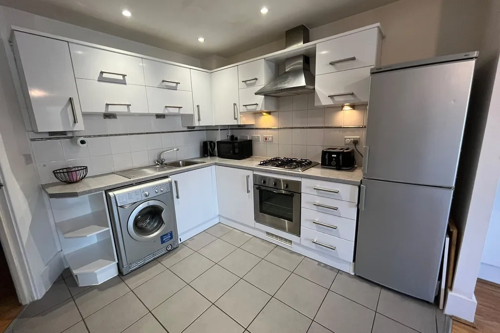 Flat Basildon Court in Milton Keynes