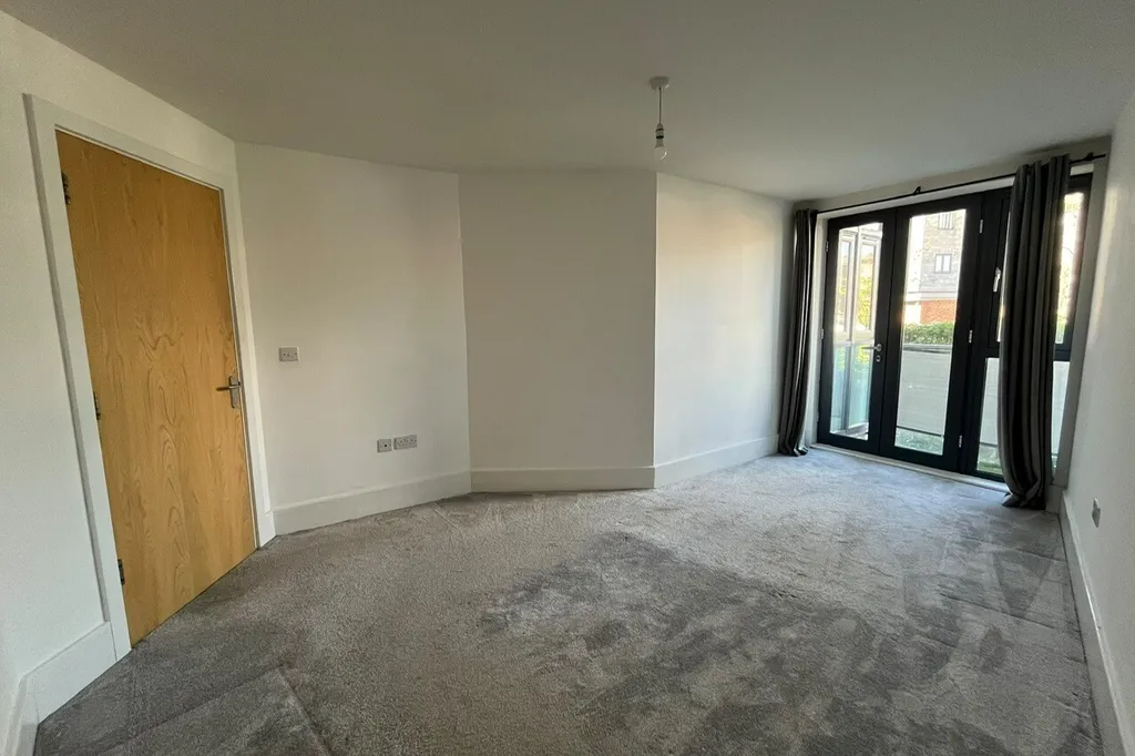 Flat Basildon Court in Milton Keynes