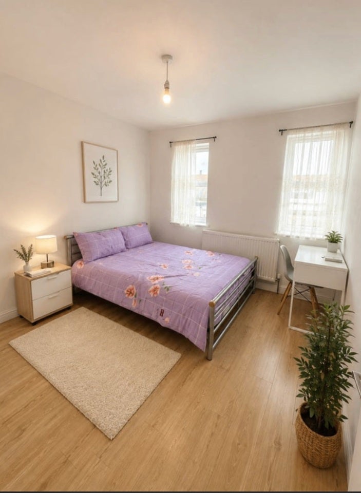 Flat Porters Avenue in Greater London