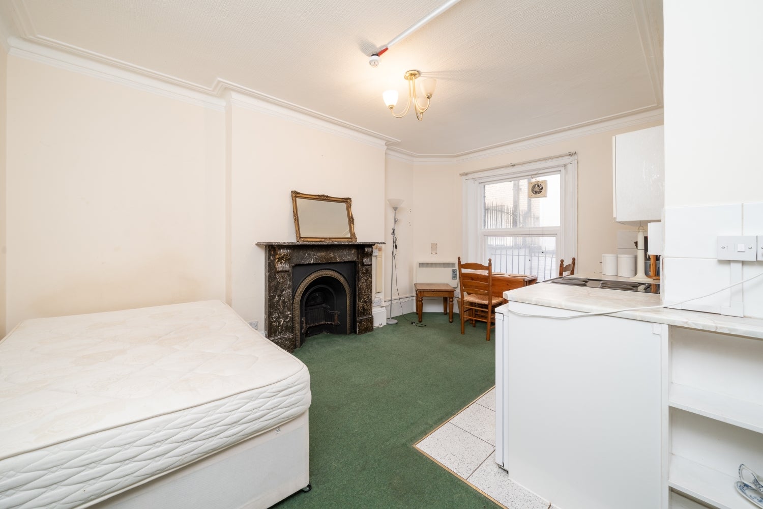 Flat De Vere Gardens in Greater London