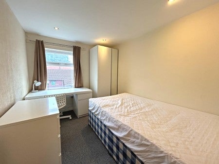Flat Shoreham Street in Sheffield