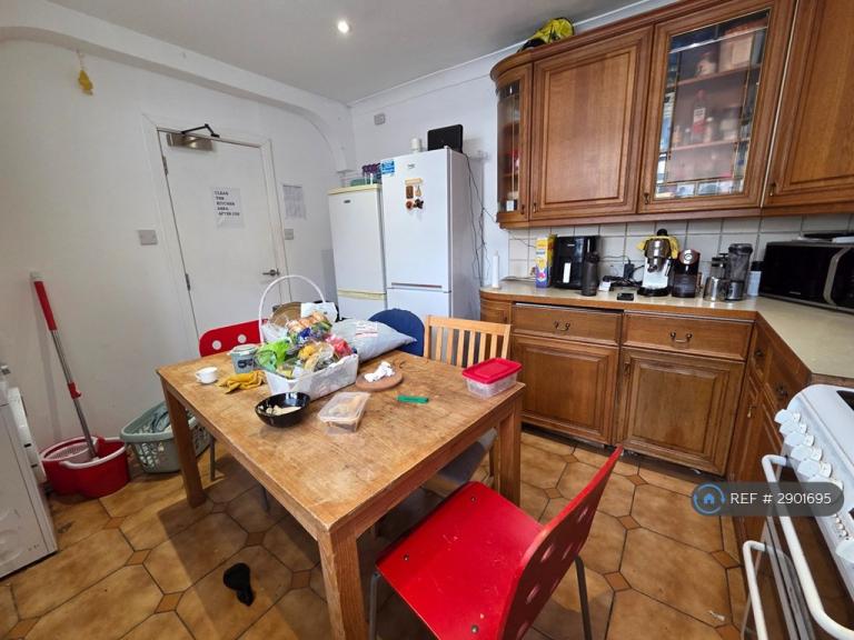 House Glengall Grove in Greater London