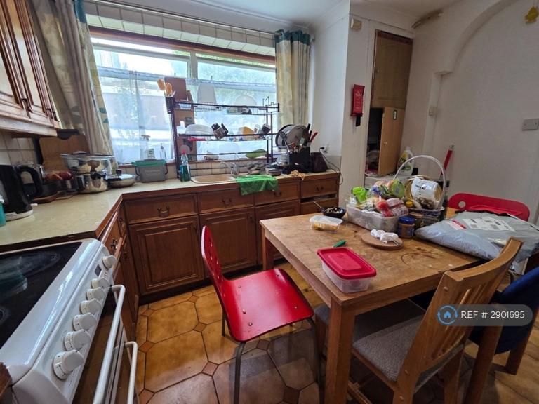 House Glengall Grove in Greater London