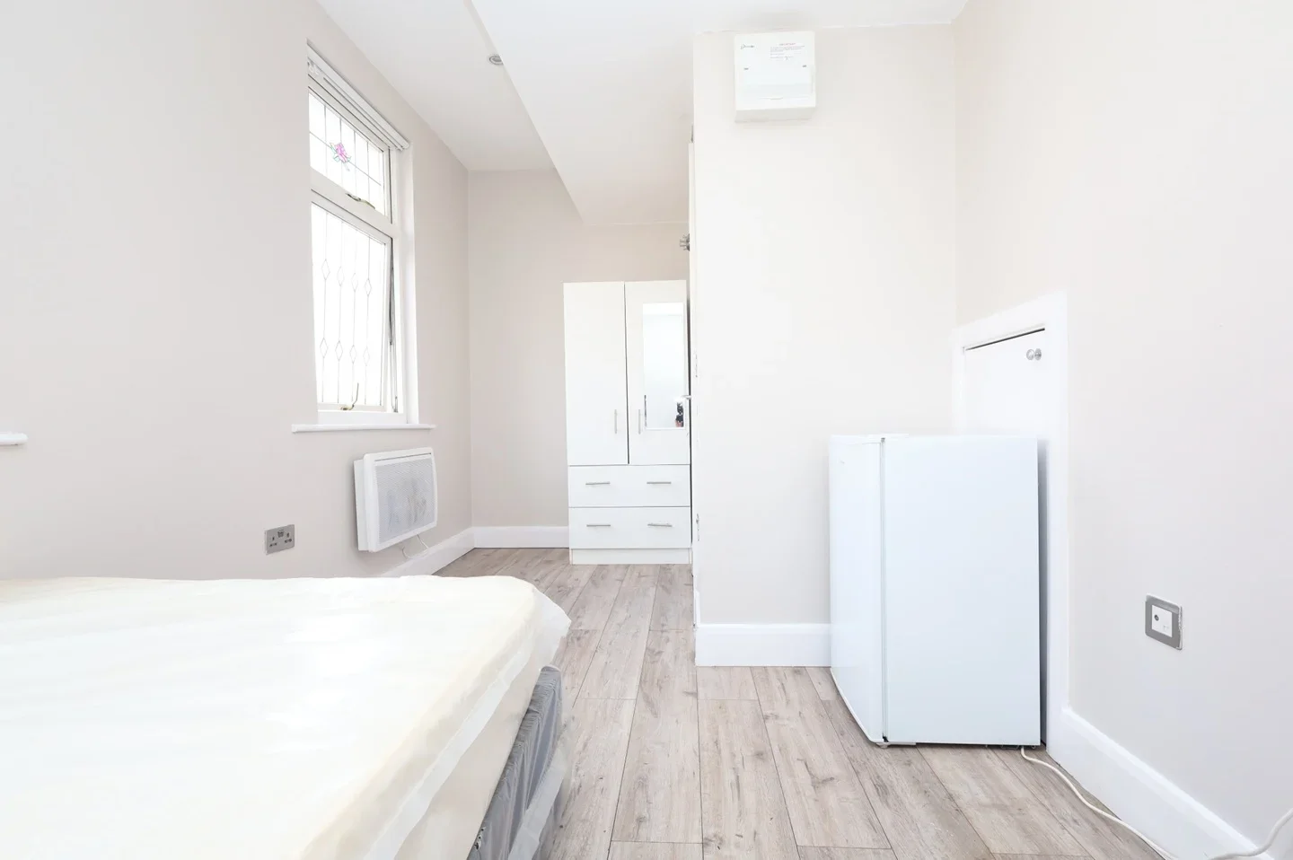 Flat Pascoe Road in Greater London