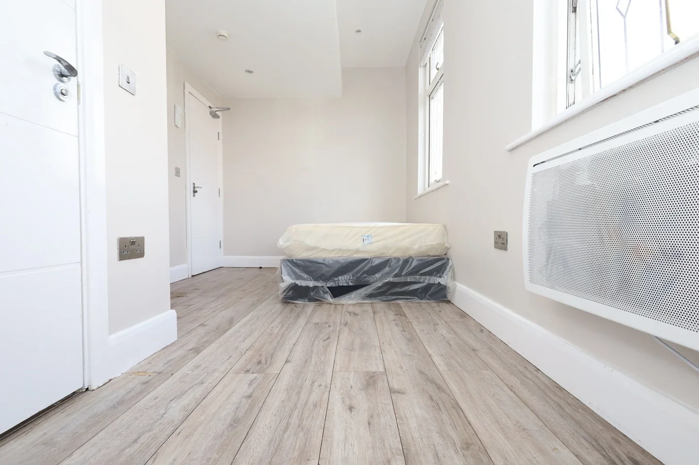 Flat Pascoe Road in Greater London