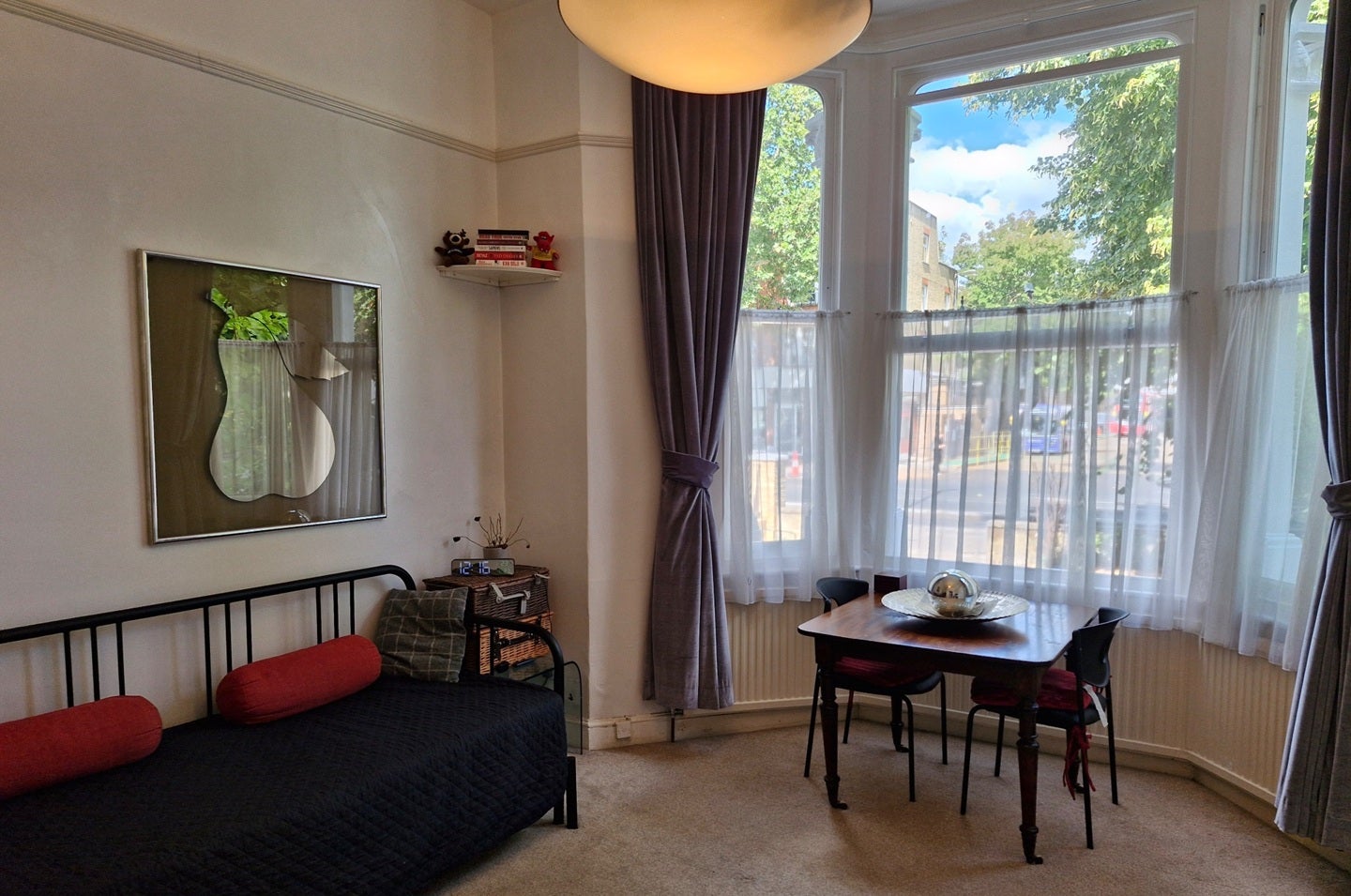 Flat Chiswick High Road in Greater London