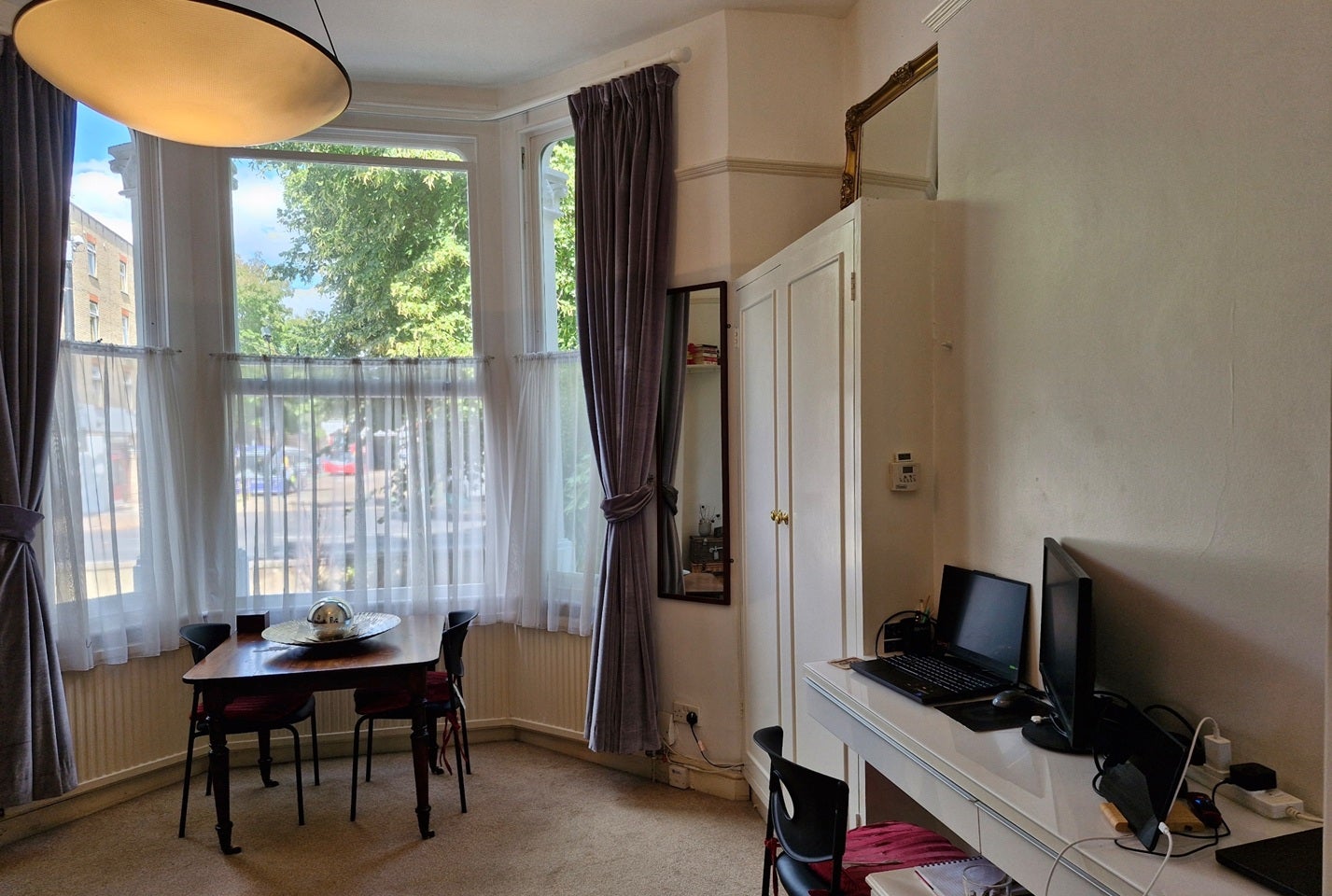 Flat Chiswick High Road in Greater London