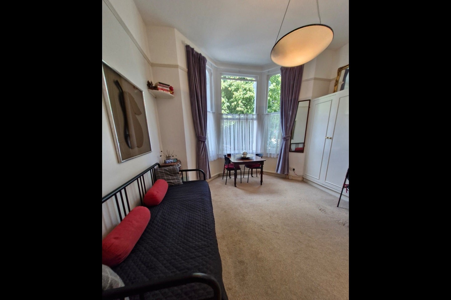 Flat Chiswick High Road in Greater London