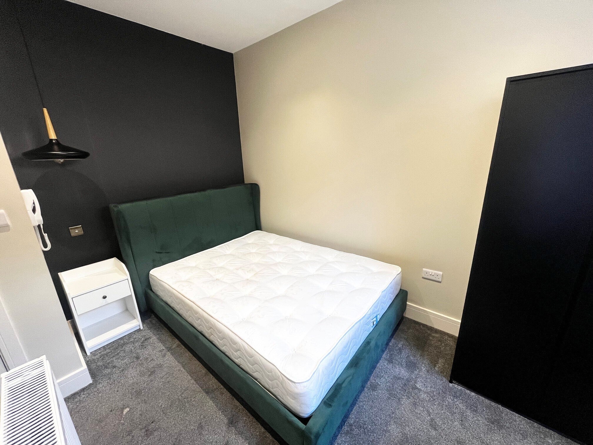 Room Bournemouth Road in Poole