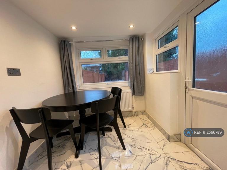 Room Waylen Street in Reading